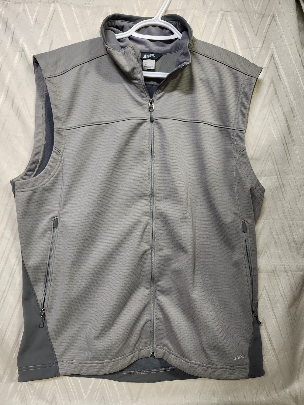 MEC Men's Light Gray Softshell Vest